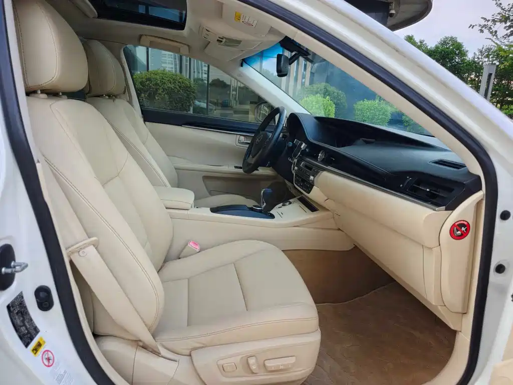 Lexus ES — миниатюра 9