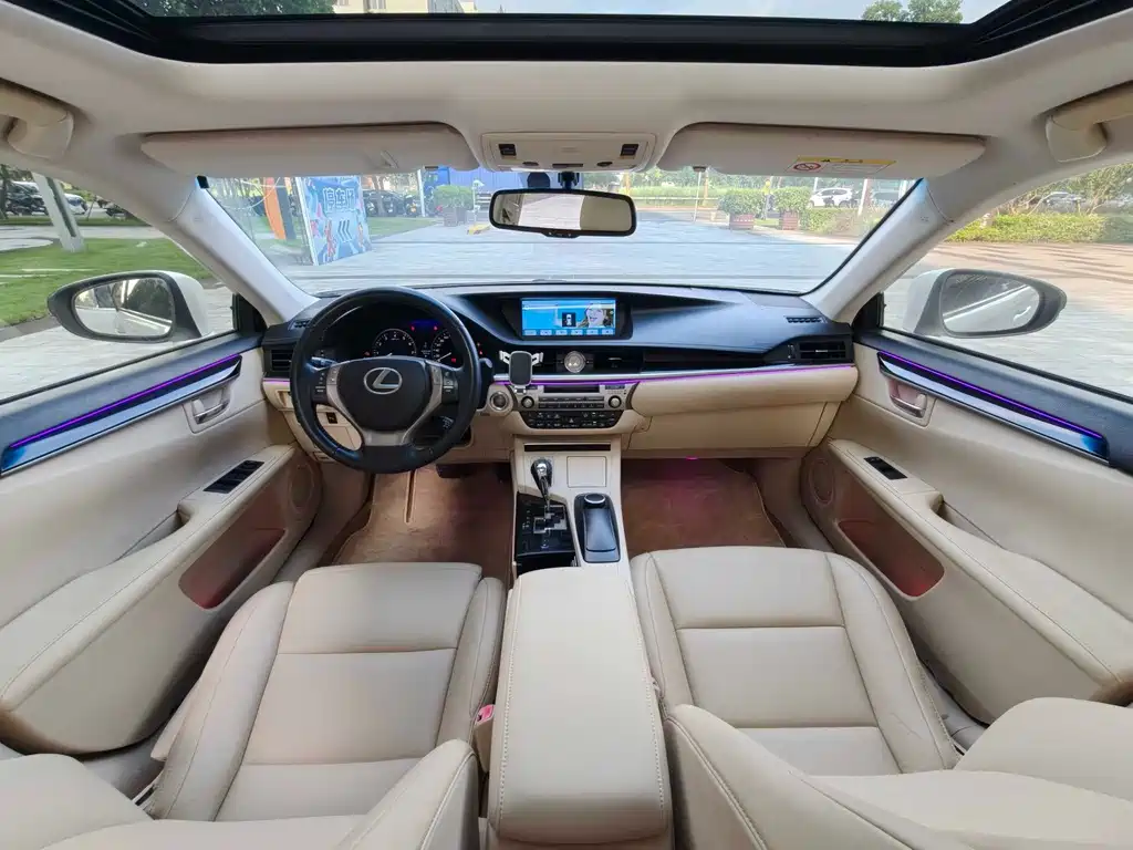 Lexus ES — миниатюра 11