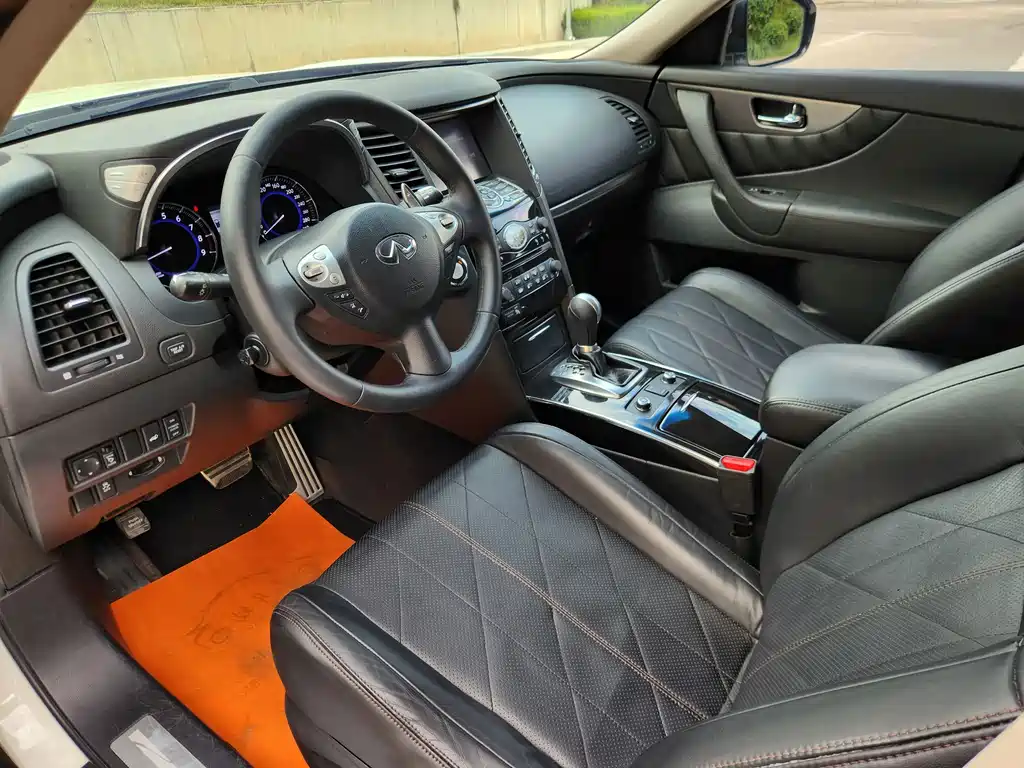 Infiniti QX70 — миниатюра 19