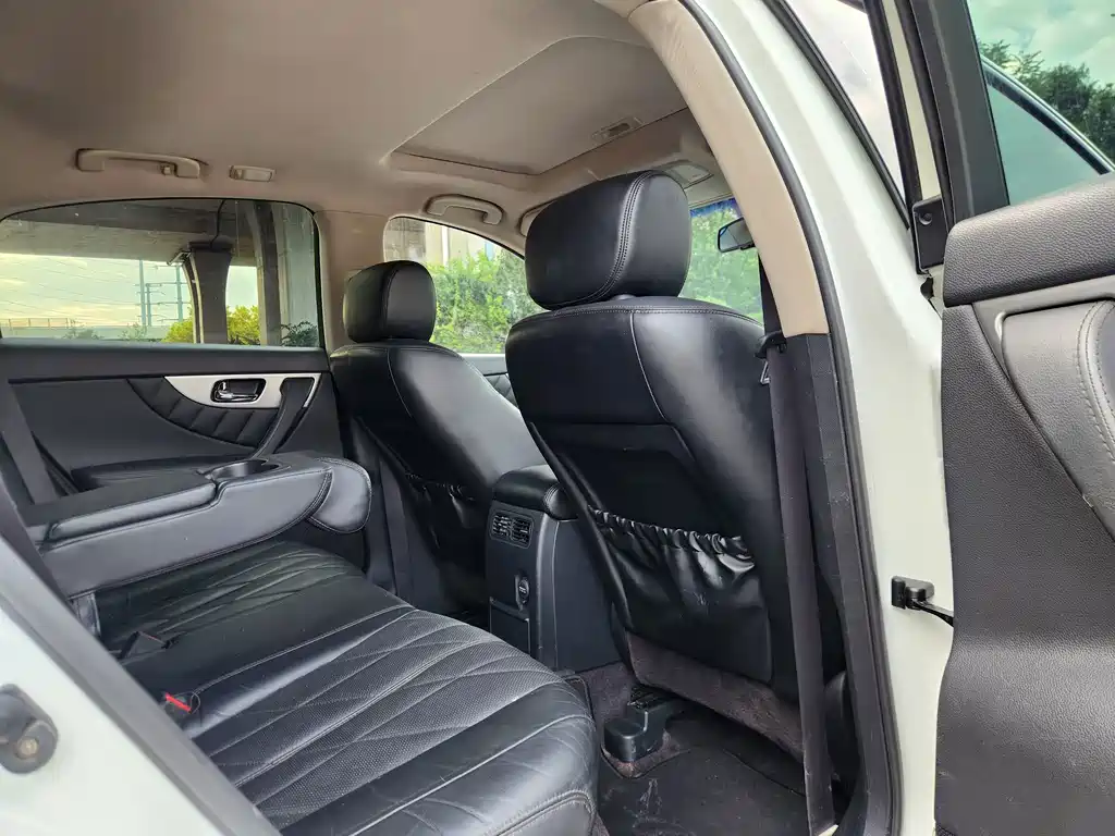 Infiniti QX70 — миниатюра 13
