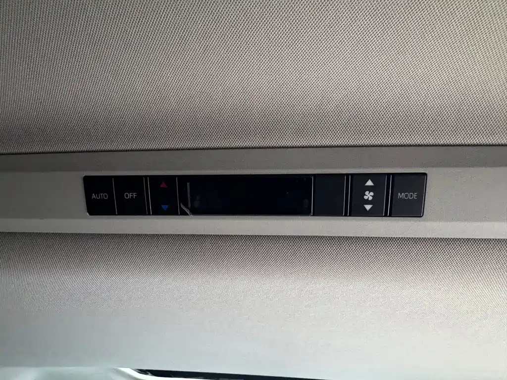 Toyota Granvia — миниатюра 14