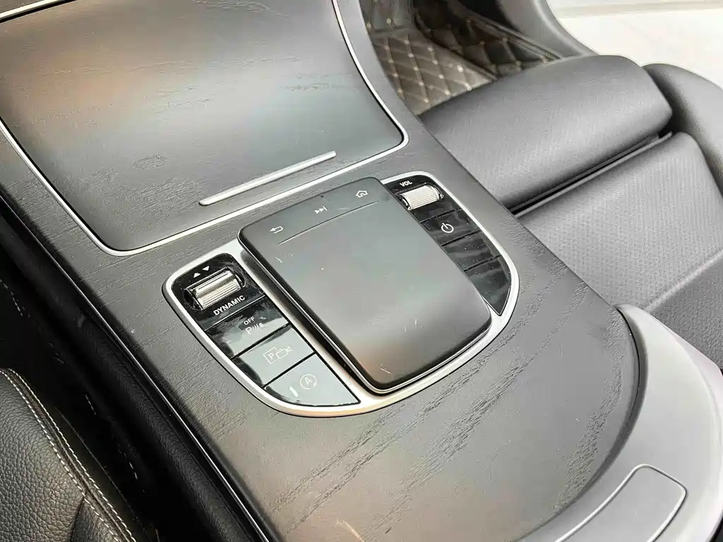 Mercedes-Benz C-Class — миниатюра 16