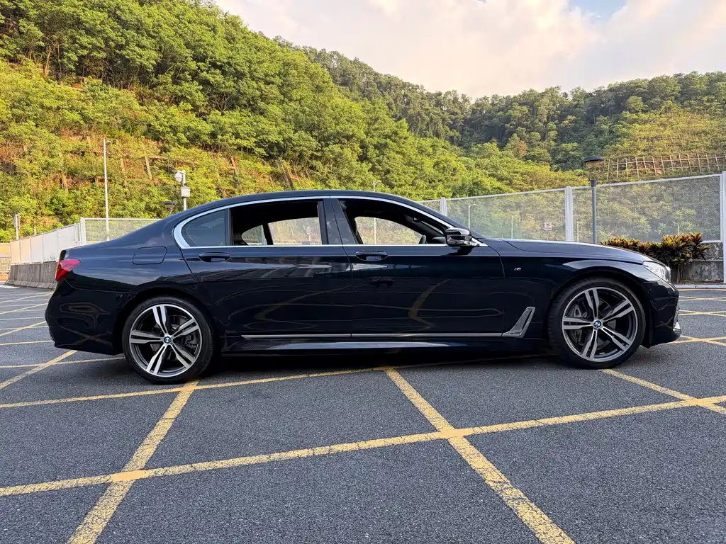 BMW 7 Series — миниатюра 4