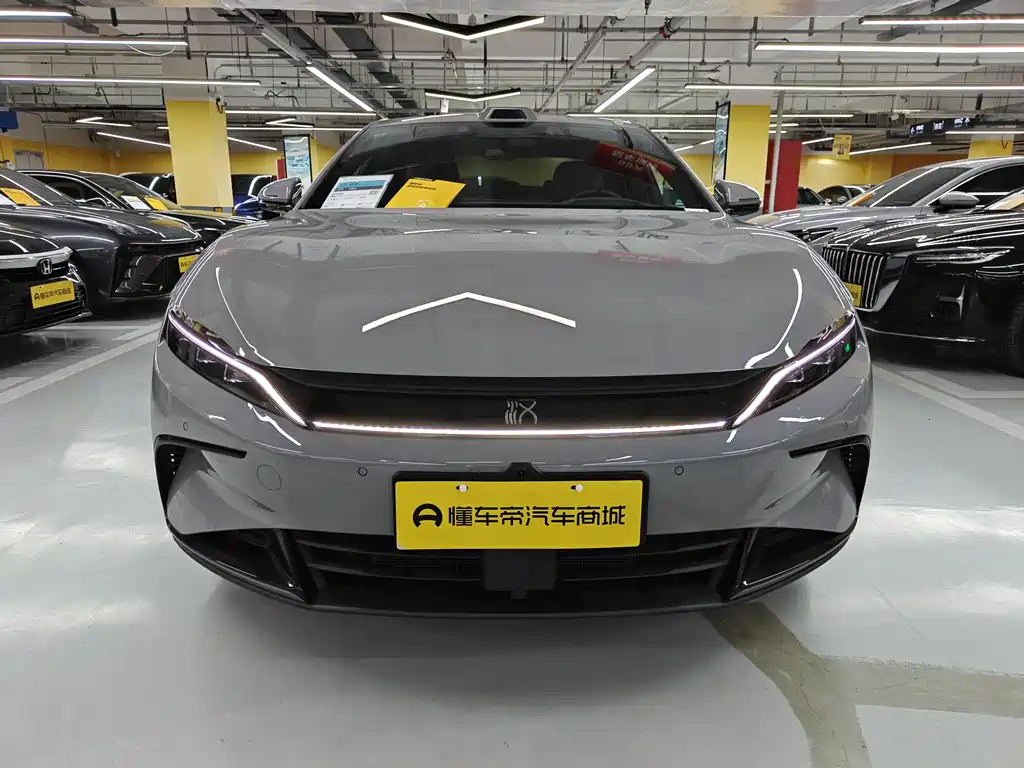2025 BYD Han - zdjęcie 1 z 13