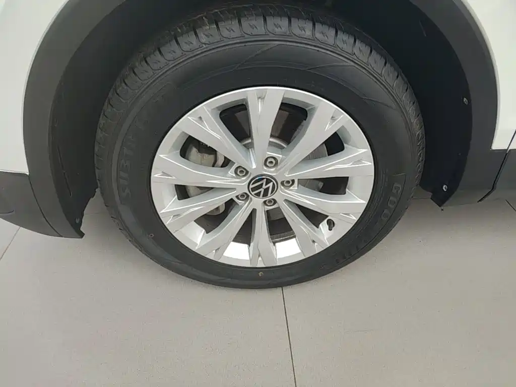 Volkswagen Tiguan L — миниатюра 23