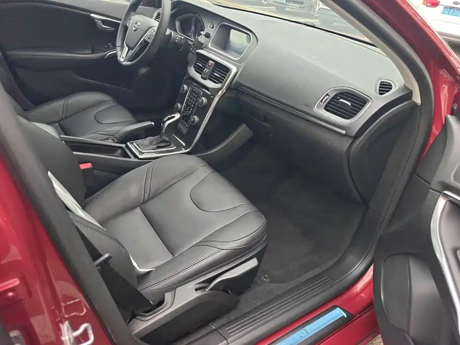 Volvo V40 — миниатюра 8