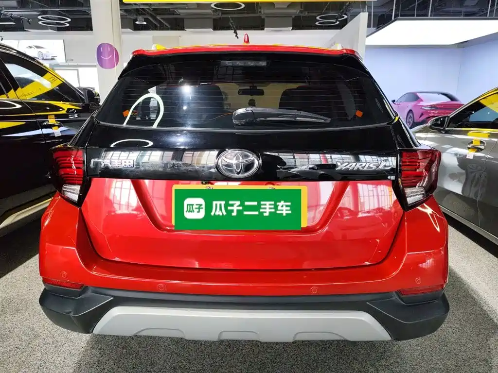 Toyota Yaris L - фото 4
