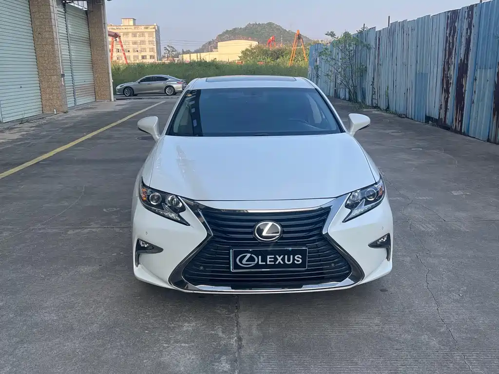 Lexus ES — миниатюра 2