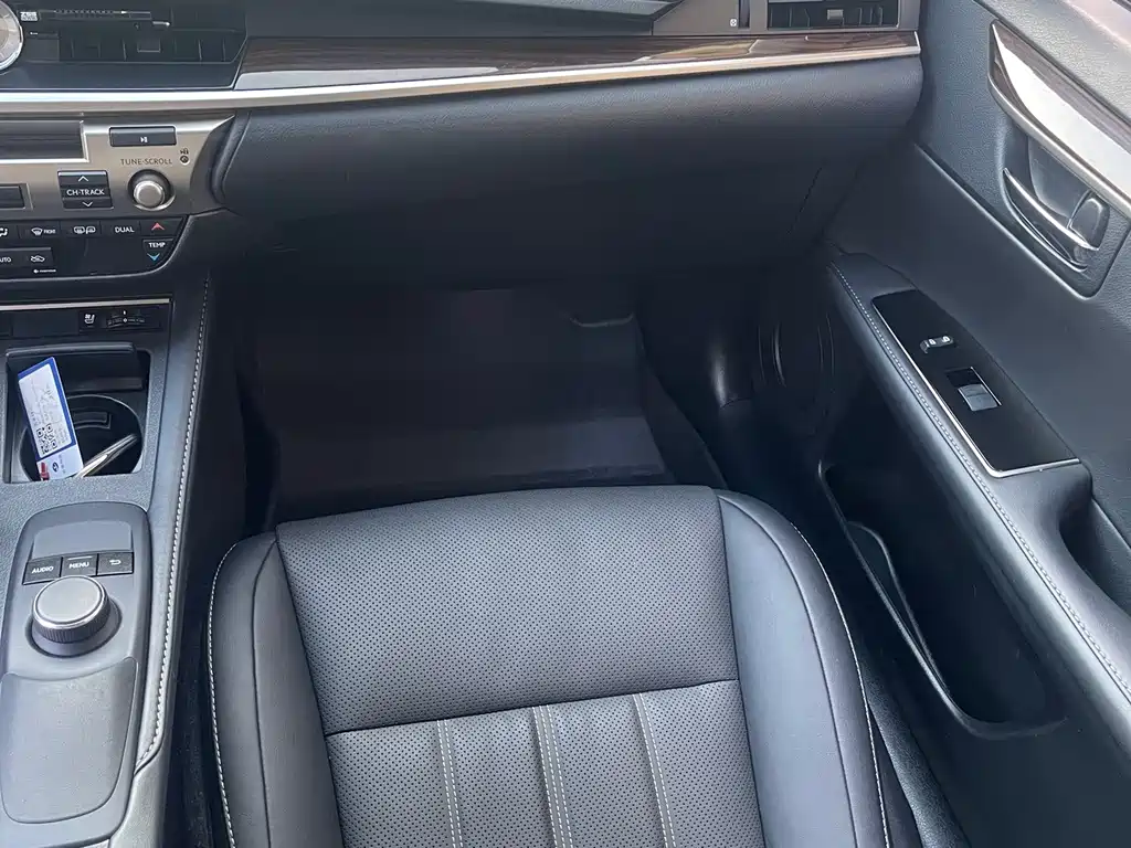 Lexus ES — миниатюра 7