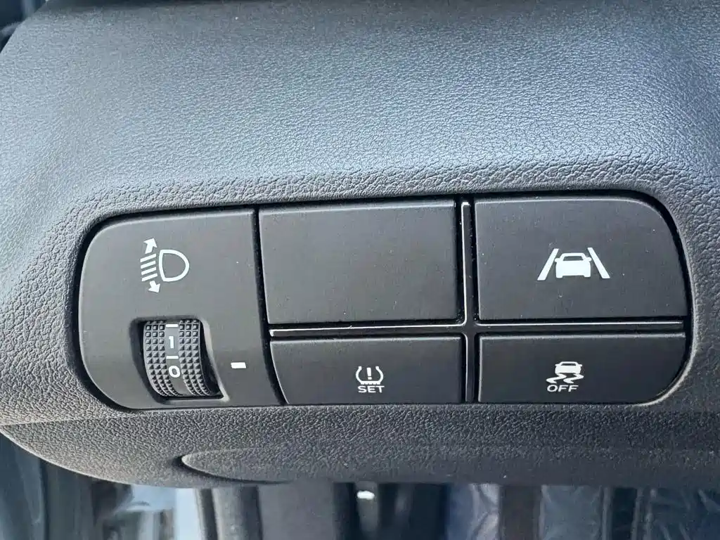 Hyundai Elantra — миниатюра 10