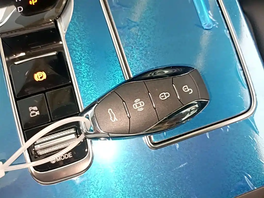 Hongqi HS7 PHEV 2025 2.0T PHEV 200 6 мест