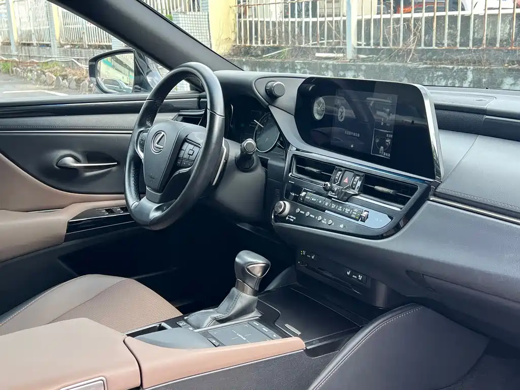 Lexus ES — миниатюра 16