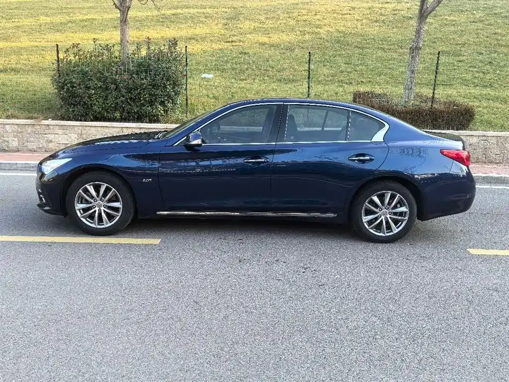 INFINITI Q50L