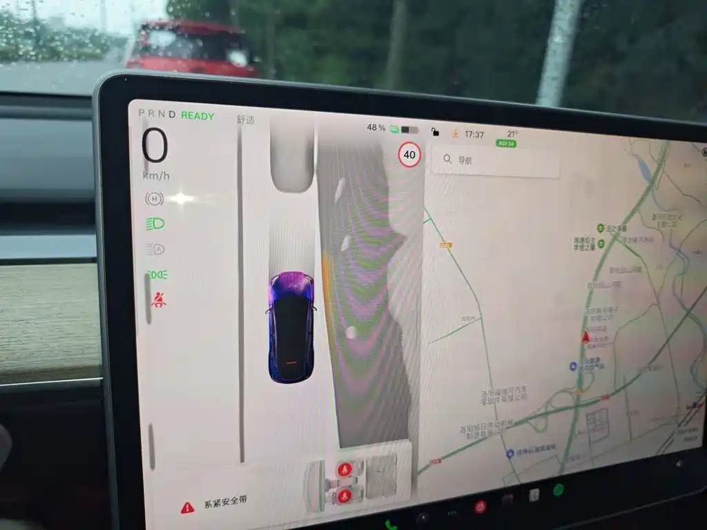 Tesla Model Y — миниатюра 12