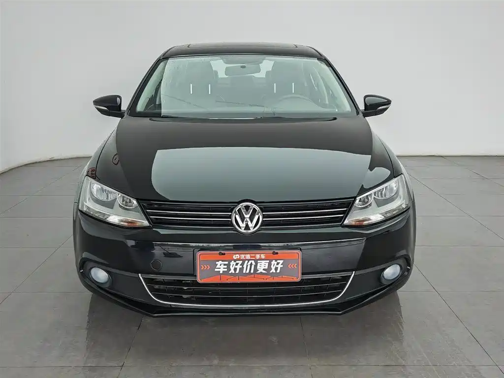 Volkswagen Sagitar 2012 1.6L MT Comfort