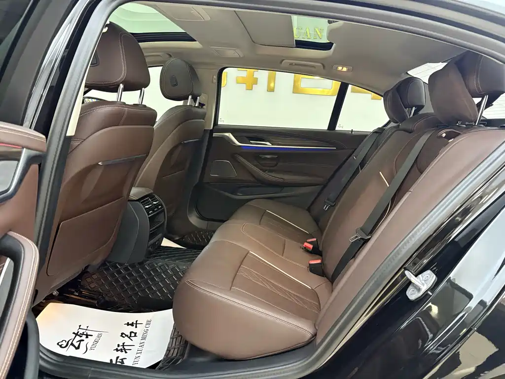 BMW 5 Series — миниатюра 19