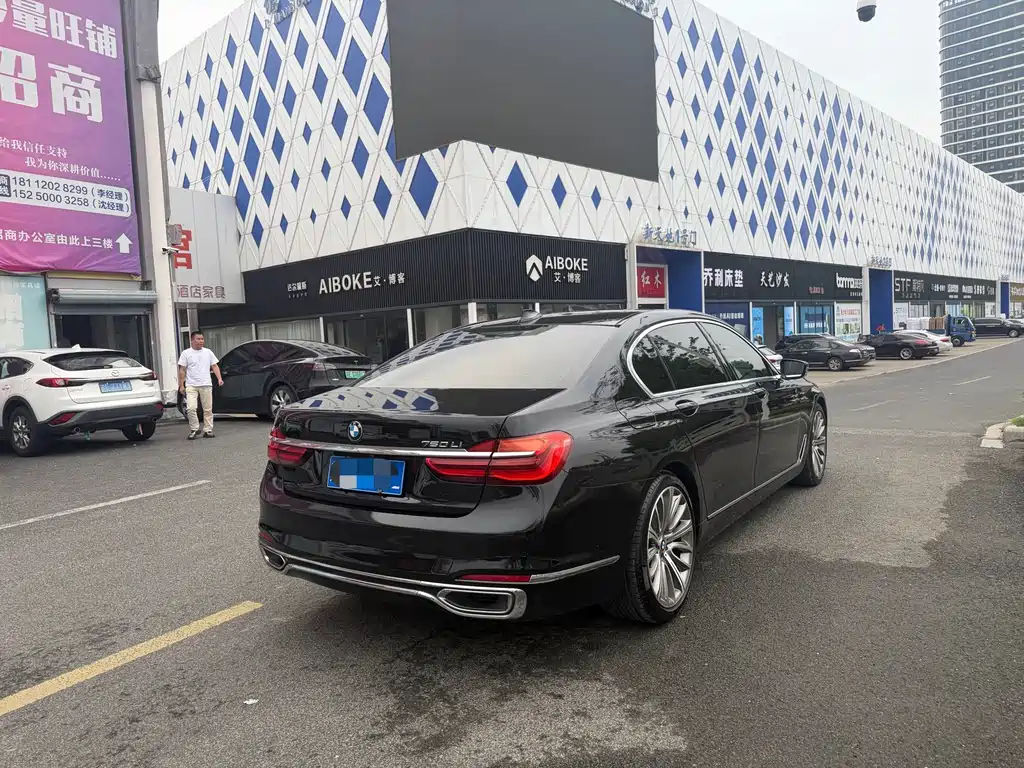 BMW 7 Series — миниатюра 7