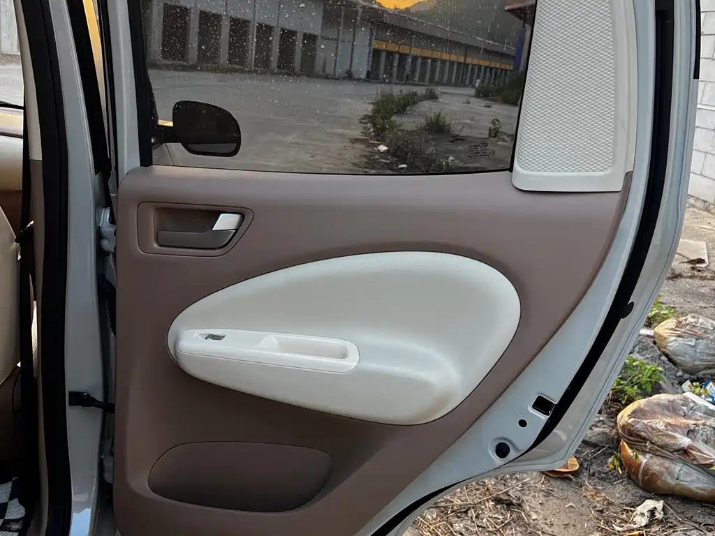 Wuling MINIEV — миниатюра 16