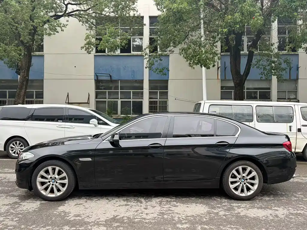 BMW 5 Series — миниатюра 5