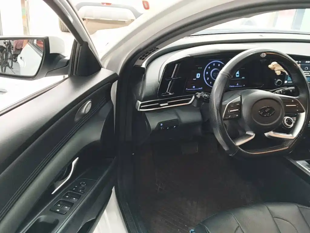 Hyundai Elantra — миниатюра 16