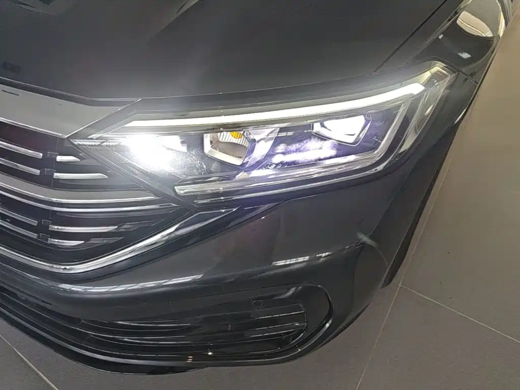Volkswagen Sagitar — миниатюра 24