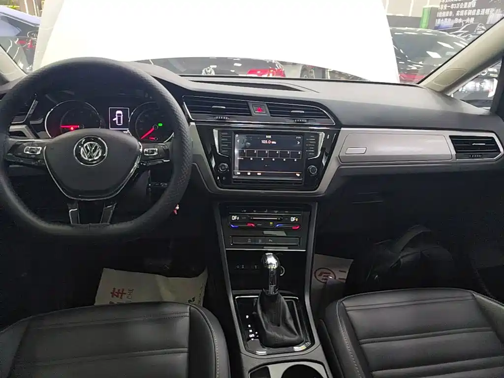 Volkswagen Touran — миниатюра 13