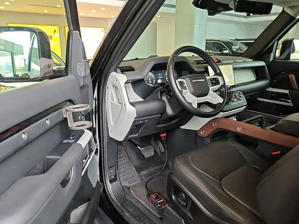 Land Rover Defender — миниатюра 16