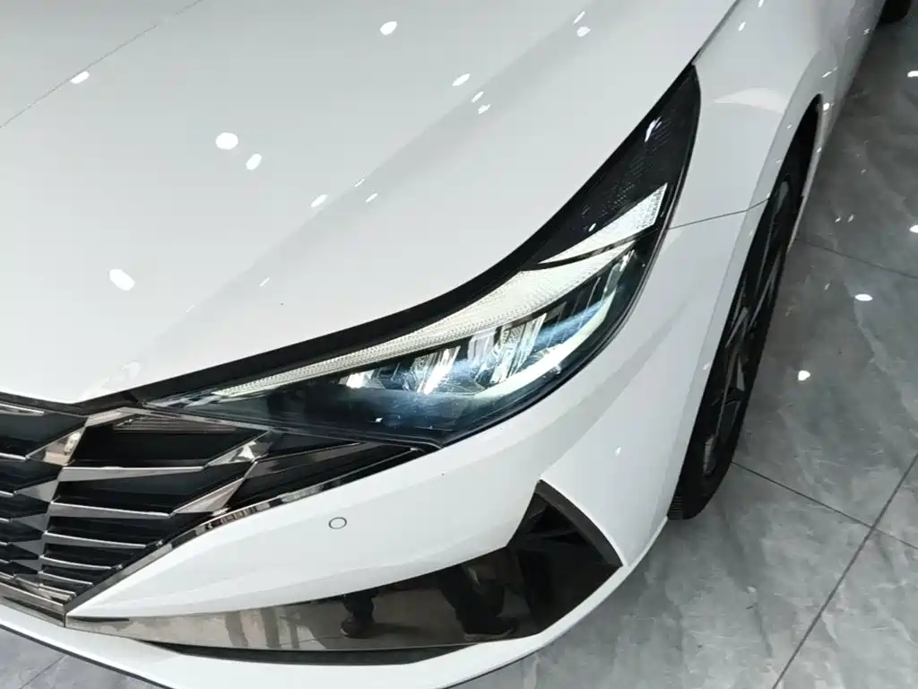 Hyundai Elantra — миниатюра 24