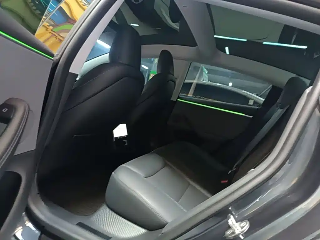 Tesla Model 3 — миниатюра 17
