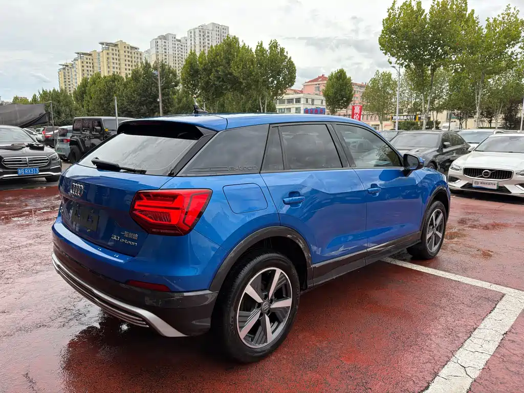 Audi Q2L e-tron — миниатюра 6