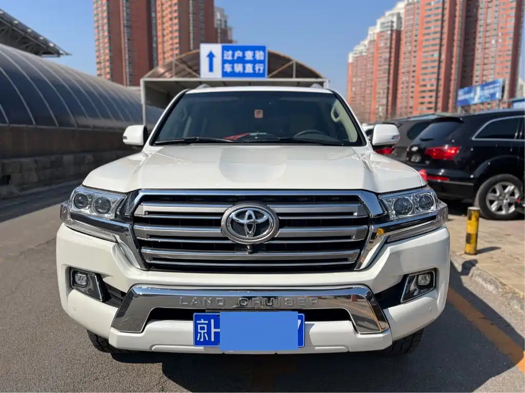 Toyota Land Cruiser 2018 5.7L AT