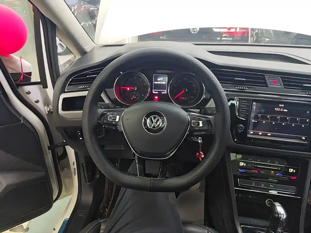 Volkswagen Touran — миниатюра 11