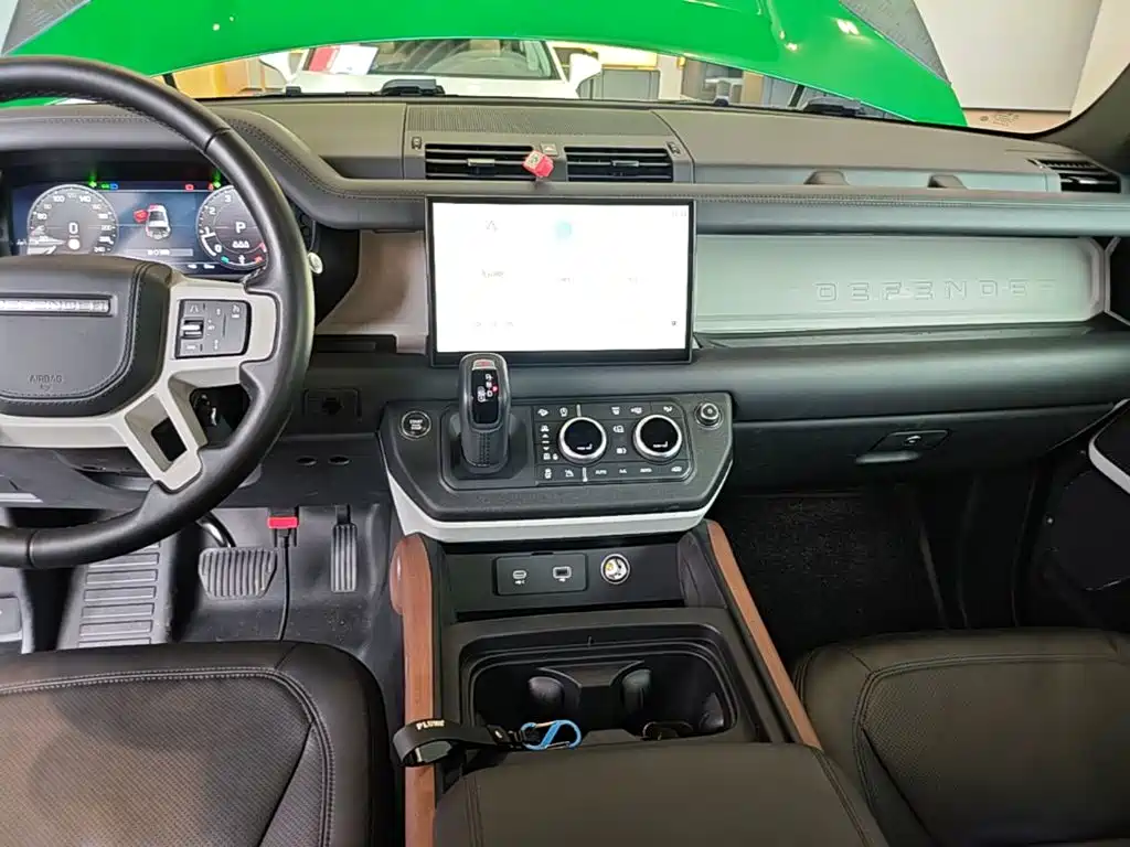 Land Rover Defender — миниатюра 13