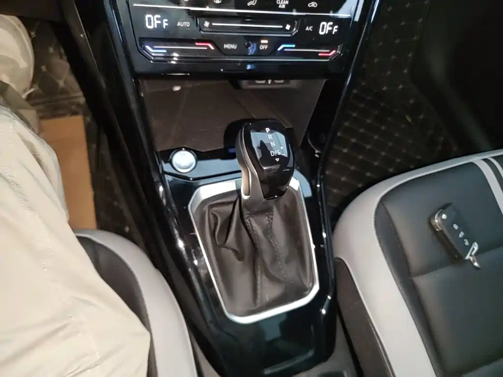 Volkswagen T-Roc — миниатюра 14