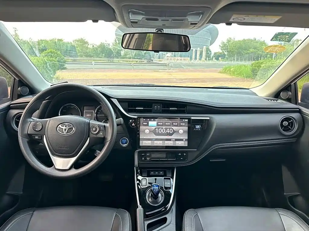 Toyota Corolla Hybrid — миниатюра 9