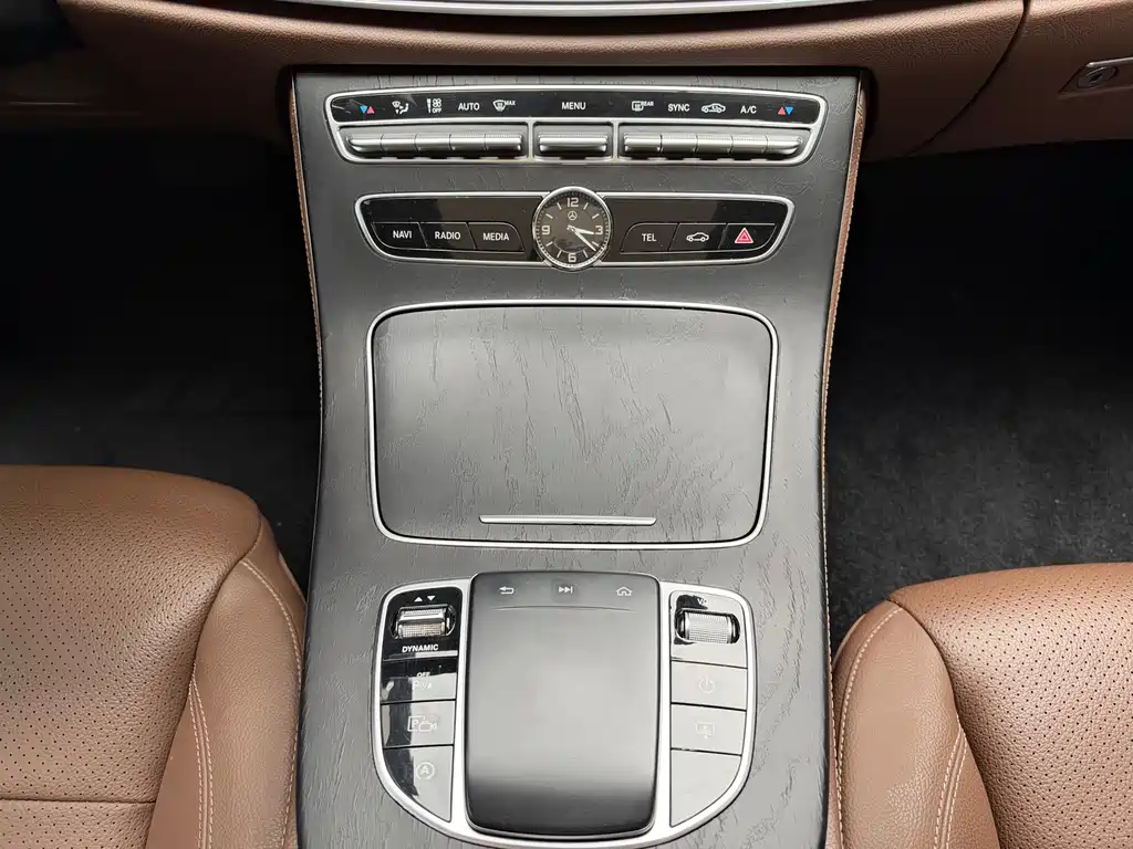Mercedes-Benz E-Class — миниатюра 7