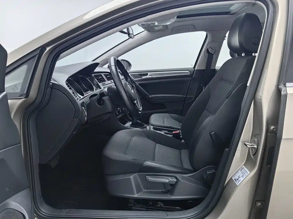 Volkswagen Golf — миниатюра 10