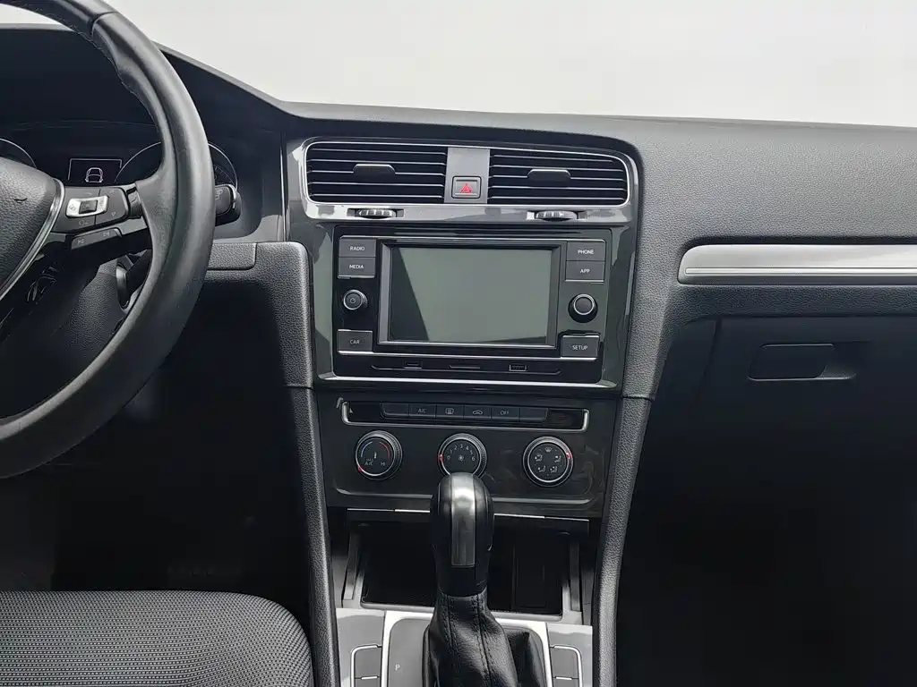 Volkswagen Golf — миниатюра 12