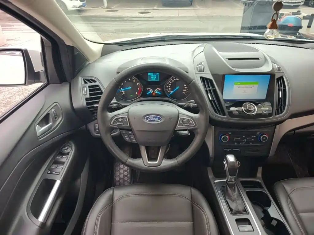 Ford Kuga — миниатюра 11