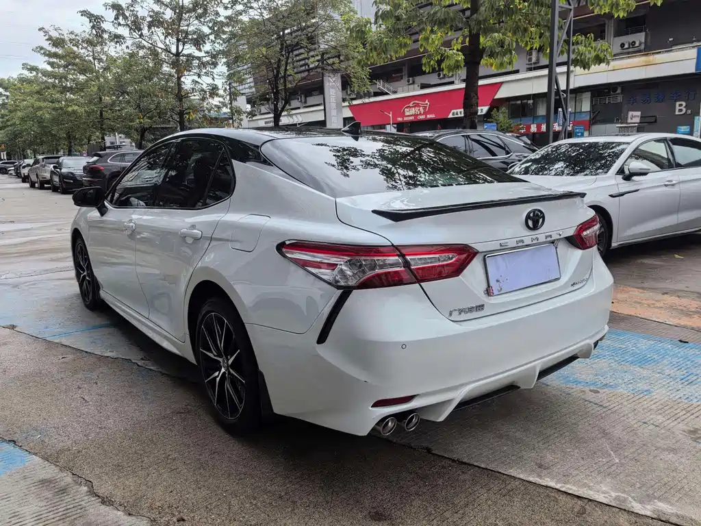 Toyota Camry — миниатюра 6