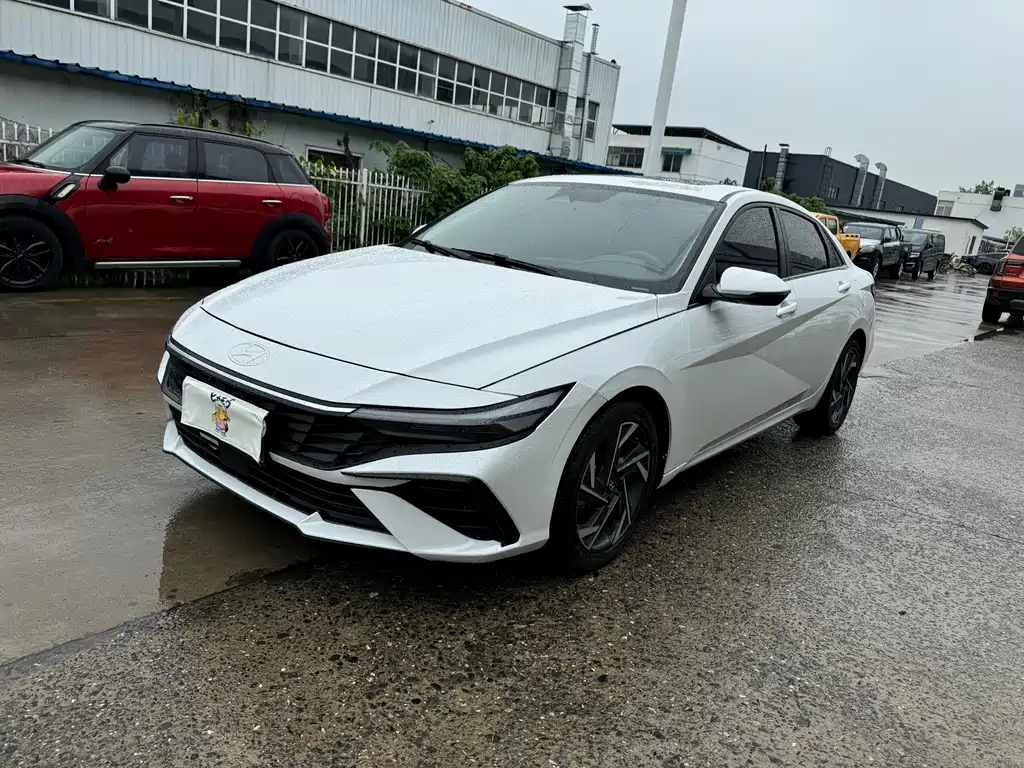 Hyundai Elantra 2023