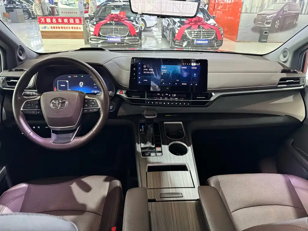 Toyota Granvia — миниатюра 17