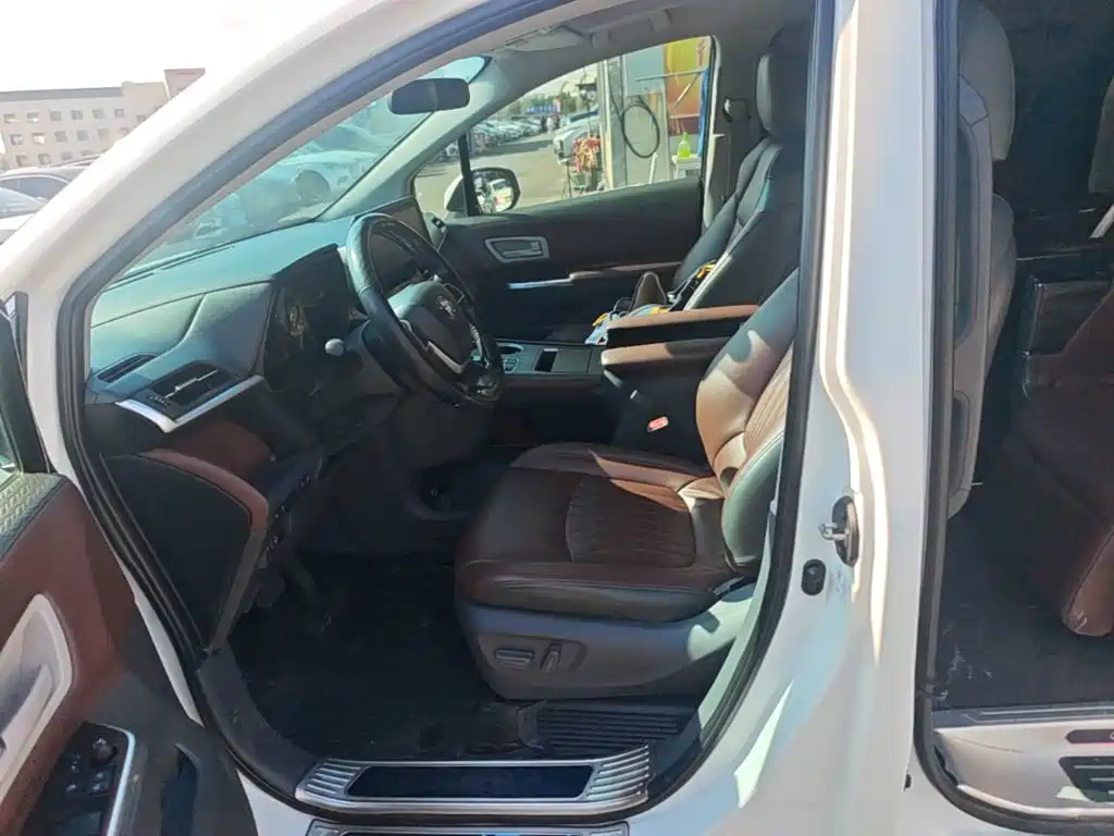 Toyota Sienna — миниатюра 15