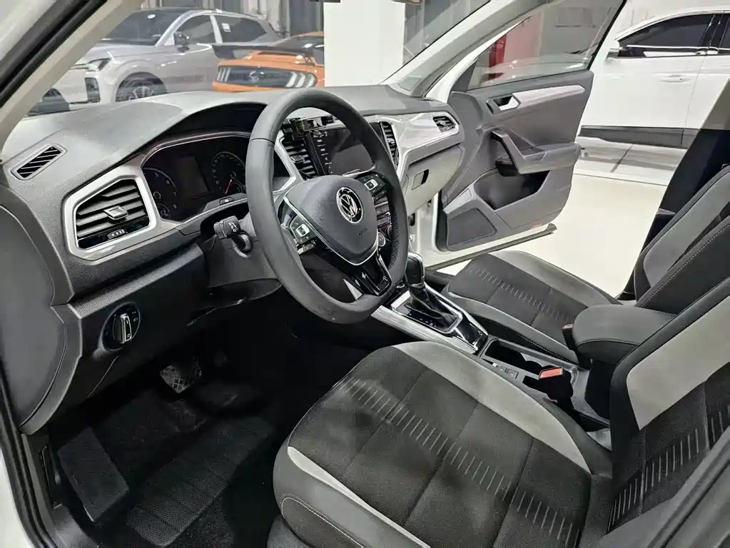 VOLKSWAGEN T ROC EXPLORING SONGS