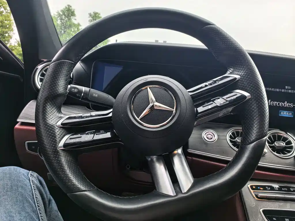 Mercedes-Benz E-Class — миниатюра 4