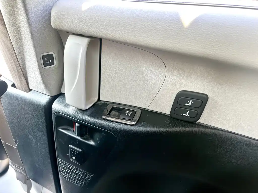 Chrysler Grand Voyager (Import) — миниатюра 35