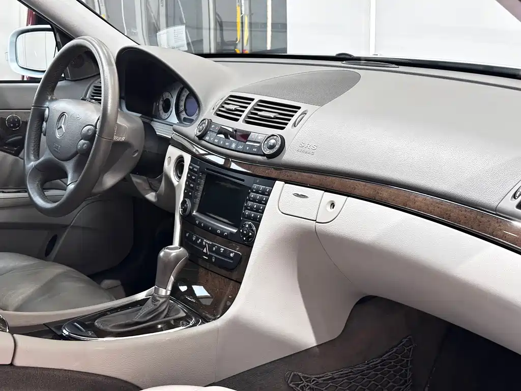 Mercedes-Benz E-Class — миниатюра 13