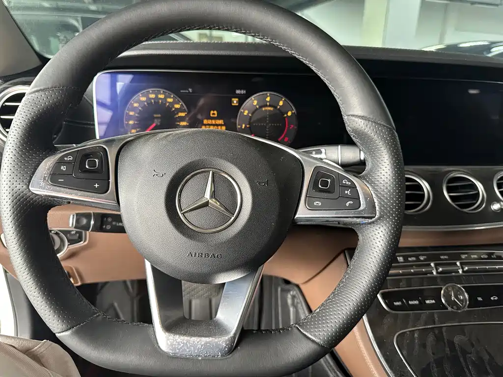 Mercedes-Benz E-Class — миниатюра 8