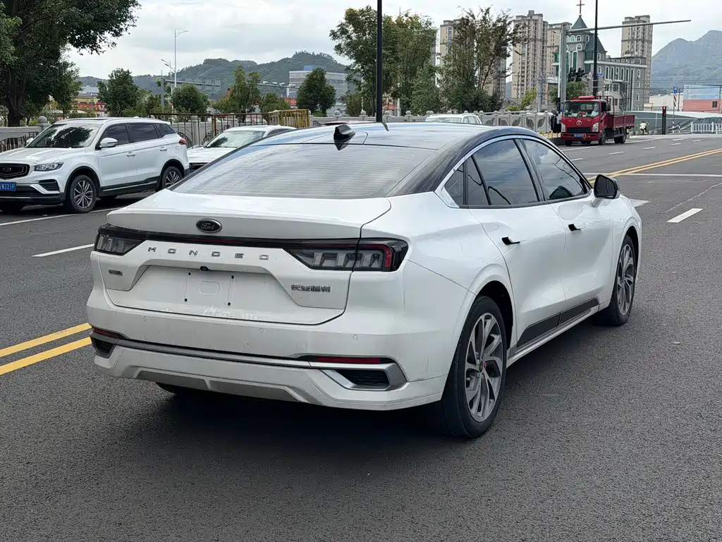 Ford Mondeo — миниатюра 16