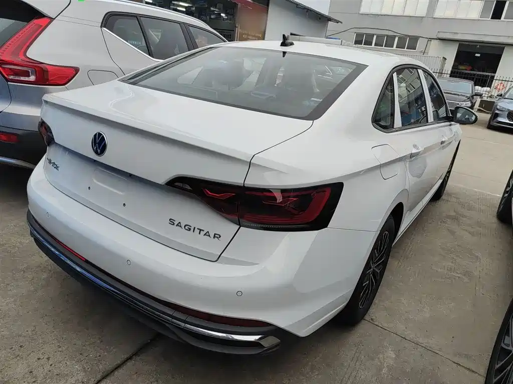 Volkswagen Sagitar 2025 200TSI DSG
